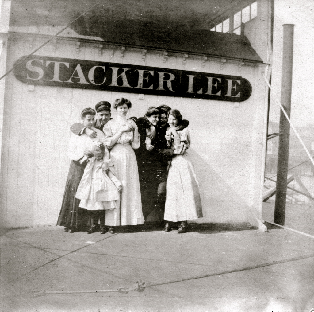 Stacker Lee ladies under sign 1907